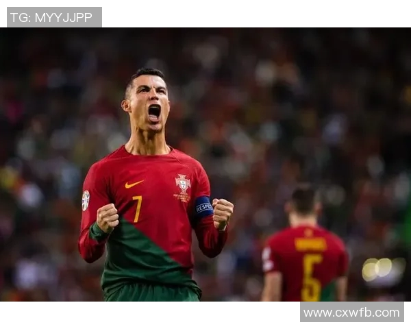 足球明星C罗队徽照片展现传奇风采与荣耀时刻的完美结合 足球明星C罗队徽照片展现传奇风采与荣耀时刻的完美结合